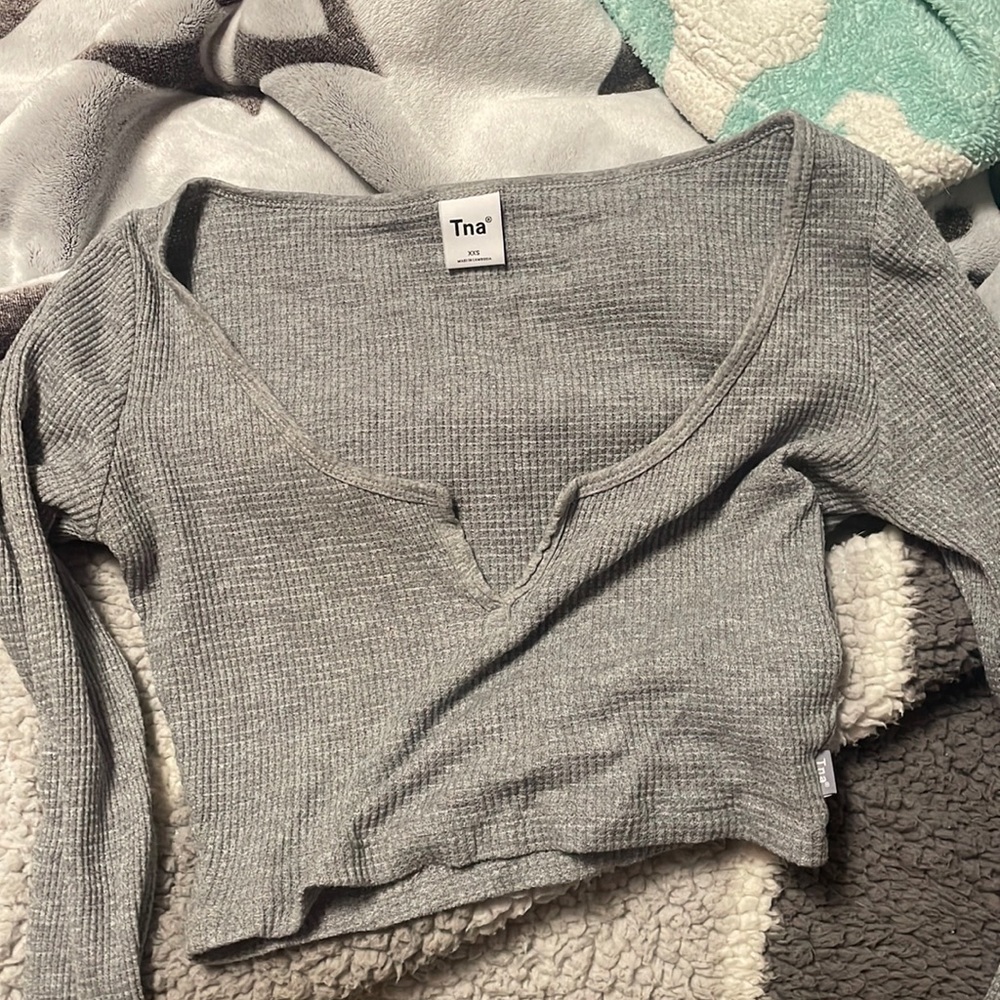grey shirt